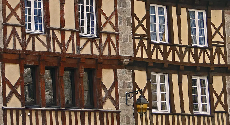 Façades de maisons anciennes à pans de bois